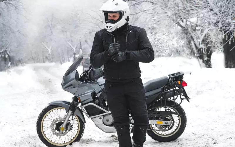 Warm durch den Winter - Wie das Motorradfahren auch im Winter angenehm ist